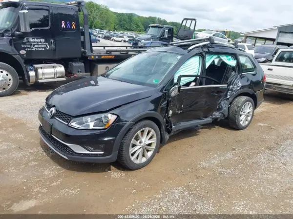 3VWH17AU8HM506367 2017 VOLKSWAGEN GOLF - Image 2