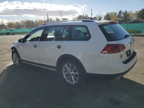 3VWH17AU8HM508975 2017 VOLKSWAGEN GOLF - Image 2