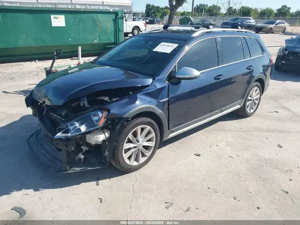 3VWH17AU8HM511214 2017 VOLKSWAGEN GOLF - Image 2