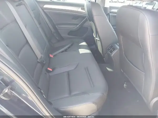3VWH17AU8HM511214 2017 VOLKSWAGEN GOLF - Image 8