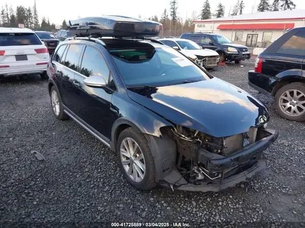3VWH17AU8HM512105 2017 VOLKSWAGEN GOLF - Image 1