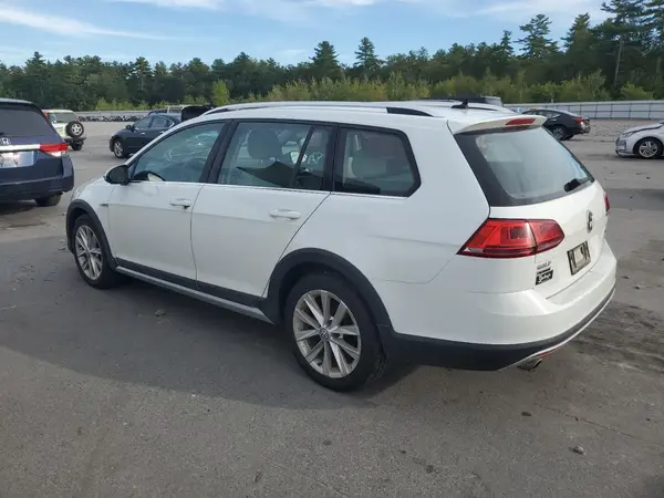 3VWH17AU8HM513626 2017 VOLKSWAGEN GOLF - Image 2