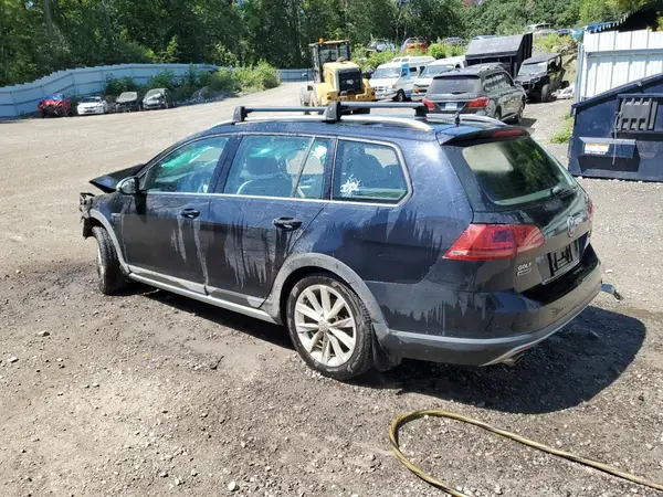 3VWH17AU8HM513819 2017 VOLKSWAGEN GOLF - Image 2