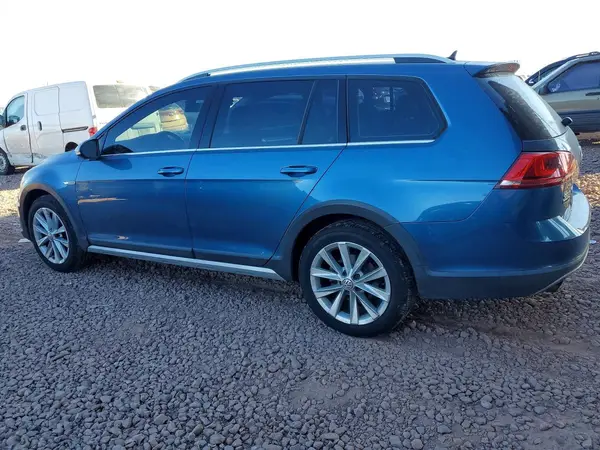 3VWH17AU8HM515831 2017 VOLKSWAGEN GOLF - Image 2