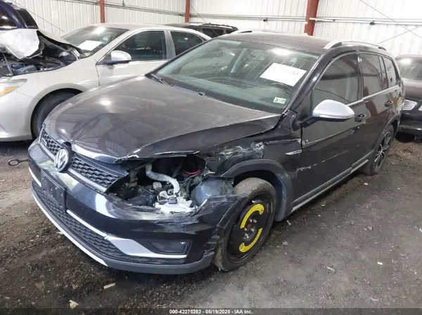 3VWH17AU8HM516137 2017 VOLKSWAGEN GOLF - Image 2