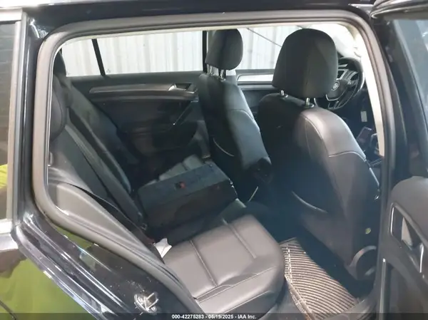 3VWH17AU8HM516137 2017 VOLKSWAGEN GOLF - Image 8