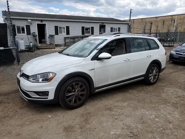 3VWH17AU8HM518387 2017 VOLKSWAGEN GOLF - Image 1