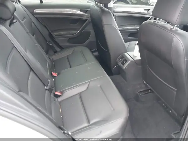 3VWH17AU8HM523184 2017 VOLKSWAGEN GOLF - Image 8