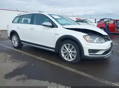 3VWH17AU8HM524495 2017 VOLKSWAGEN GOLF