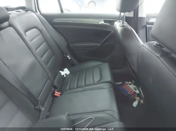3VWH17AU8HM524786 2017 VOLKSWAGEN GOLF - Image 8
