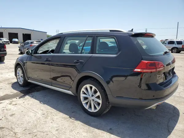 3VWH17AU8HM524898 2017 VOLKSWAGEN GOLF - Image 2