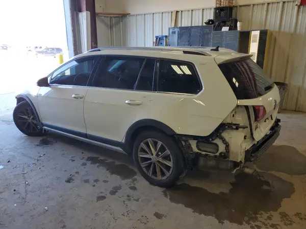 3VWH17AU8HM525145 2017 VOLKSWAGEN GOLF - Image 2