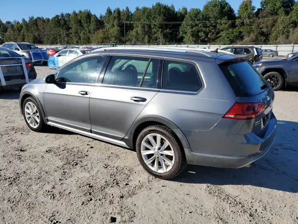 3VWH17AU8HM525369 2017 VOLKSWAGEN GOLF - Image 2
