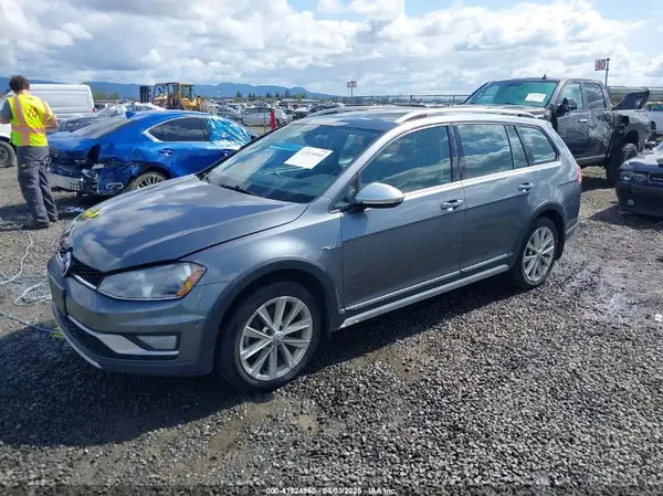 3VWH17AU8HM531138 2017 VOLKSWAGEN GOLF - Image 2