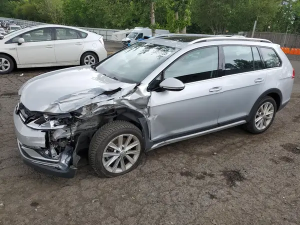 3VWH17AU8HM531379 2017 VOLKSWAGEN GOLF - Image 1