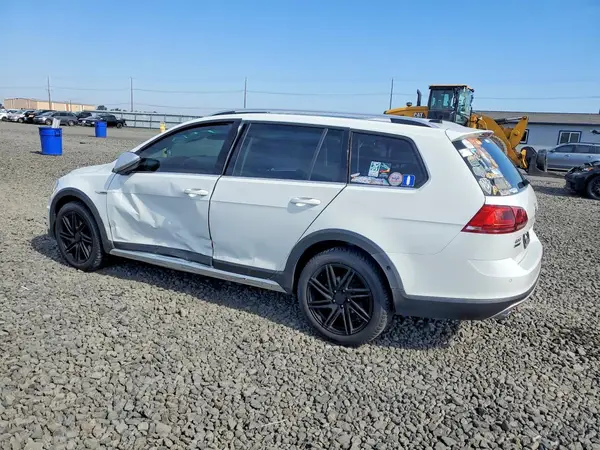3VWH17AU8HM533889 2017 VOLKSWAGEN GOLF - Image 2