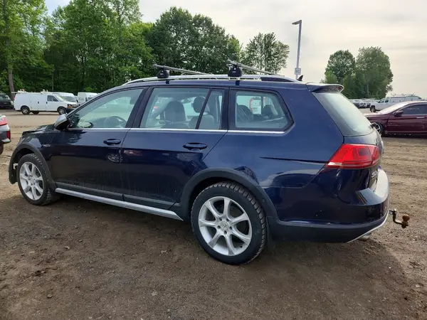 3VWH17AU8HM538235 2017 VOLKSWAGEN GOLF - Image 2