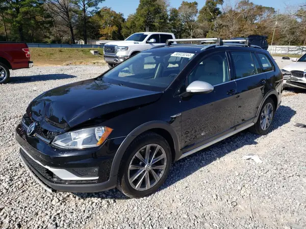 3VWH17AU8HM540163 2017 VOLKSWAGEN GOLF - Image 1