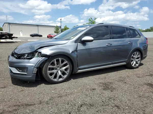 3VWH17AU8HM542401 2017 VOLKSWAGEN GOLF - Image 1