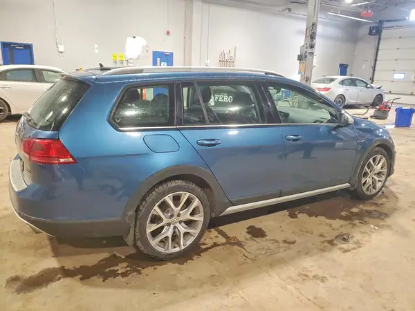 3VWH17AU8HM542611 2017 VOLKSWAGEN GOLF - Image 1