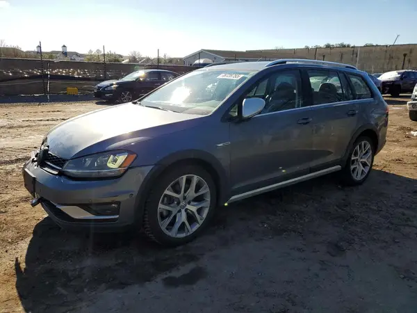 3VWH17AU8HM544276 2017 VOLKSWAGEN GOLF - Image 1