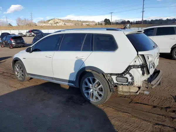 3VWH17AU8JM750168 2018 VOLKSWAGEN GOLF - Image 2