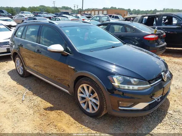 3VWH17AU8JM759274 2018 VOLKSWAGEN GOLF - Image 1