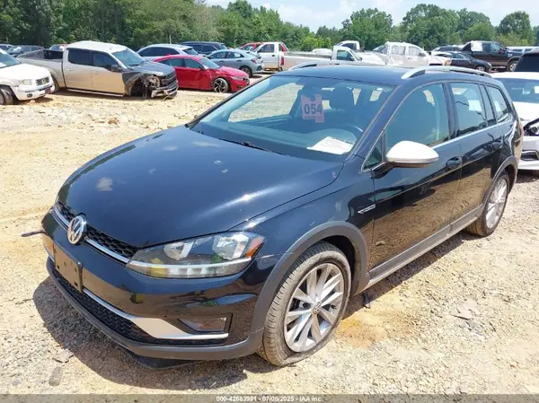 3VWH17AU8JM759274 2018 VOLKSWAGEN GOLF - Image 2
