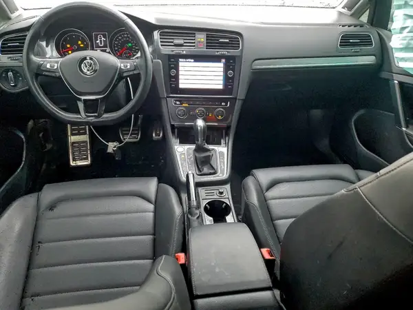 3VWH17AU8JM762255 2018 VOLKSWAGEN GOLF - Image 8