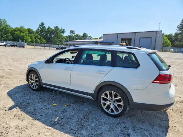 3VWH17AU9HM503381 2017 VOLKSWAGEN GOLF - Image 2