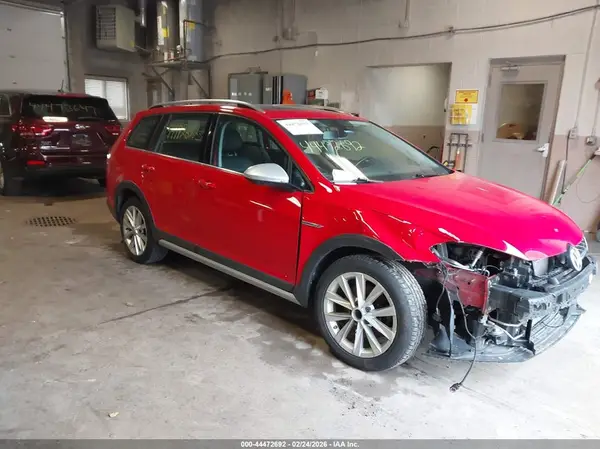 3VWH17AU9HM503624 2017 VOLKSWAGEN GOLF - Image 1