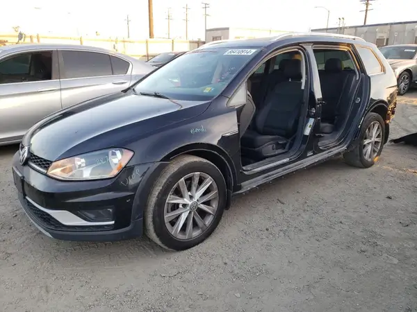 3VWH17AU9HM506930 2017 VOLKSWAGEN GOLF - Image 1