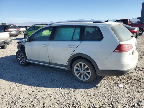 3VWH17AU9HM507138 2017 VOLKSWAGEN GOLF - Image 2