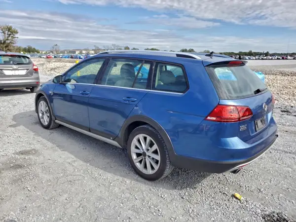 3VWH17AU9HM509472 2017 VOLKSWAGEN GOLF - Image 2
