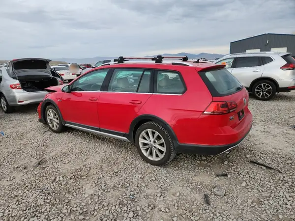3VWH17AU9HM510394 2017 VOLKSWAGEN GOLF - Image 2