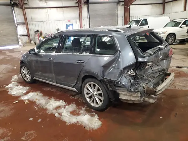 3VWH17AU9HM516177 2017 VOLKSWAGEN GOLF - Image 2