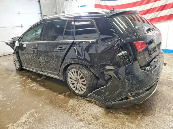 3VWH17AU9HM516566 2017 VOLKSWAGEN GOLF - Image 2