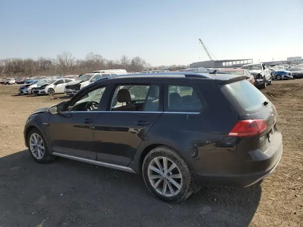 3VWH17AU9HM516602 2017 VOLKSWAGEN GOLF - Image 2