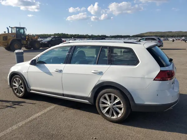 3VWH17AU9HM517037 2017 VOLKSWAGEN GOLF - Image 2