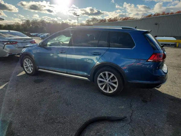 3VWH17AU9HM518897 2017 VOLKSWAGEN GOLF - Image 2
