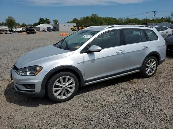 3VWH17AU9HM519063 2017 VOLKSWAGEN GOLF - Image 1