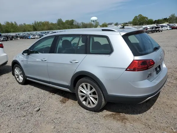 3VWH17AU9HM519063 2017 VOLKSWAGEN GOLF - Image 2
