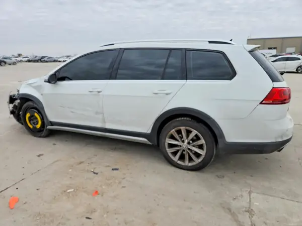 3VWH17AU9HM519726 2017 VOLKSWAGEN GOLF - Image 2