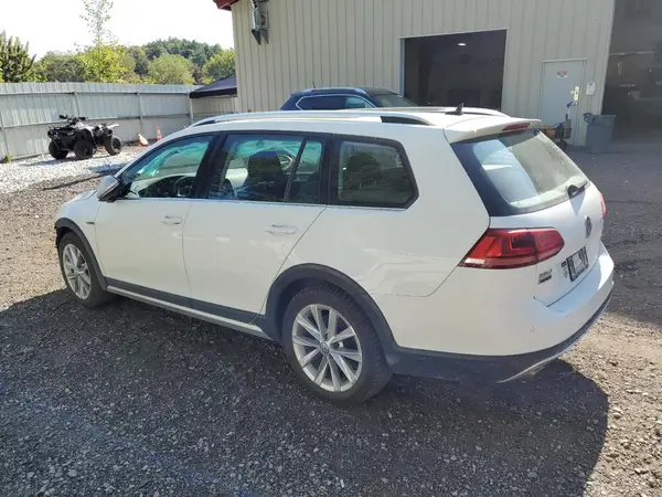 3VWH17AU9HM524313 2017 VOLKSWAGEN GOLF - Image 2