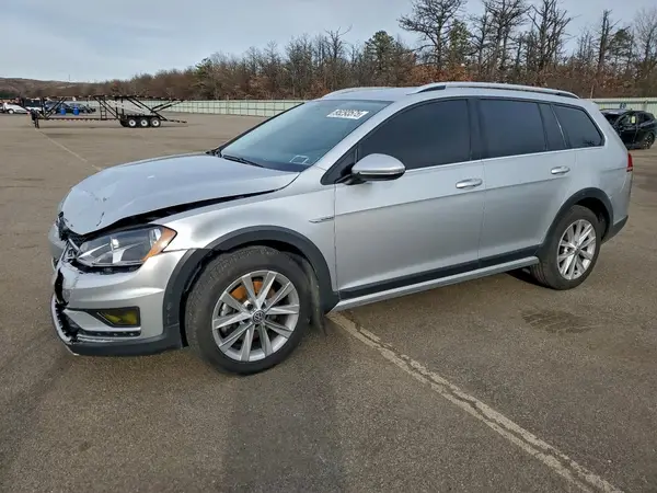 3VWH17AU9HM526045 2017 VOLKSWAGEN GOLF - Image 1