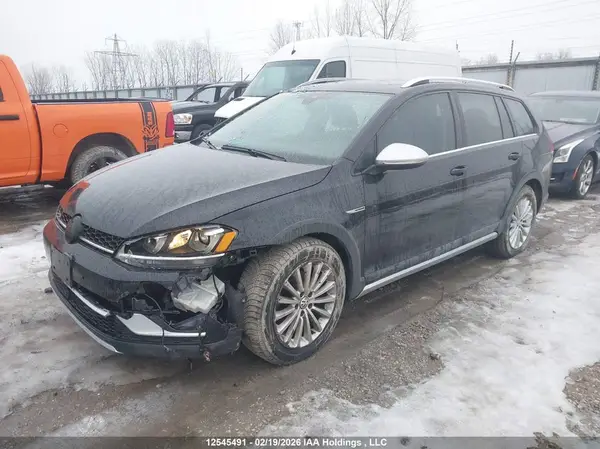 3VWH17AU9HM532444 2017 VOLKSWAGEN GOLF - Image 2