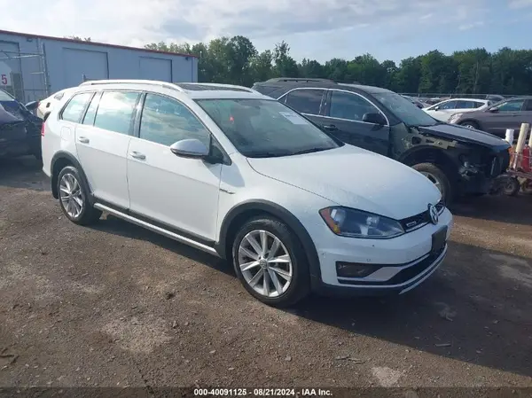 3VWH17AU9HM533688 2017 VOLKSWAGEN GOLF - Image 1