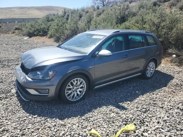 3VWH17AU9HM535070 2017 VOLKSWAGEN GOLF - Image 1