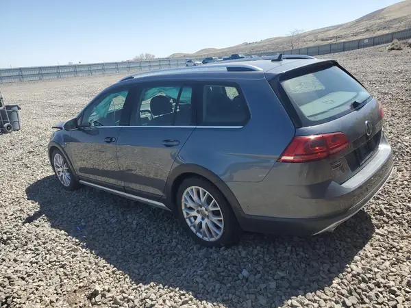 3VWH17AU9HM535070 2017 VOLKSWAGEN GOLF - Image 2