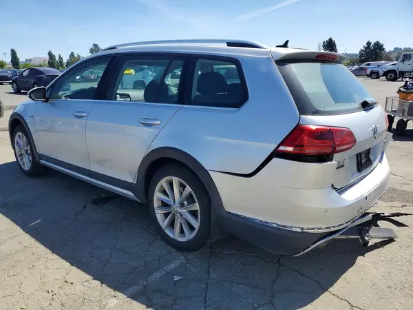 3VWH17AU9HM537062 2017 VOLKSWAGEN GOLF - Image 2